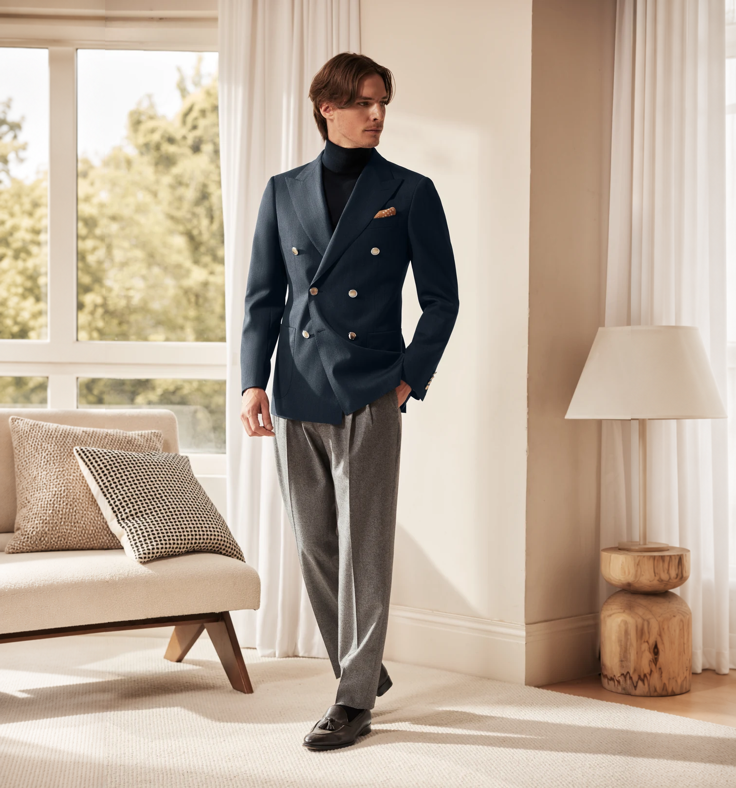 Man wearing a textured sport coat at an evening event
